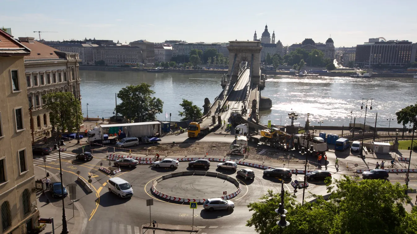 Életveszély: ilyen a forgalom ma reggel a Clark Ádám térnél, a Lánchíd előtt – videó