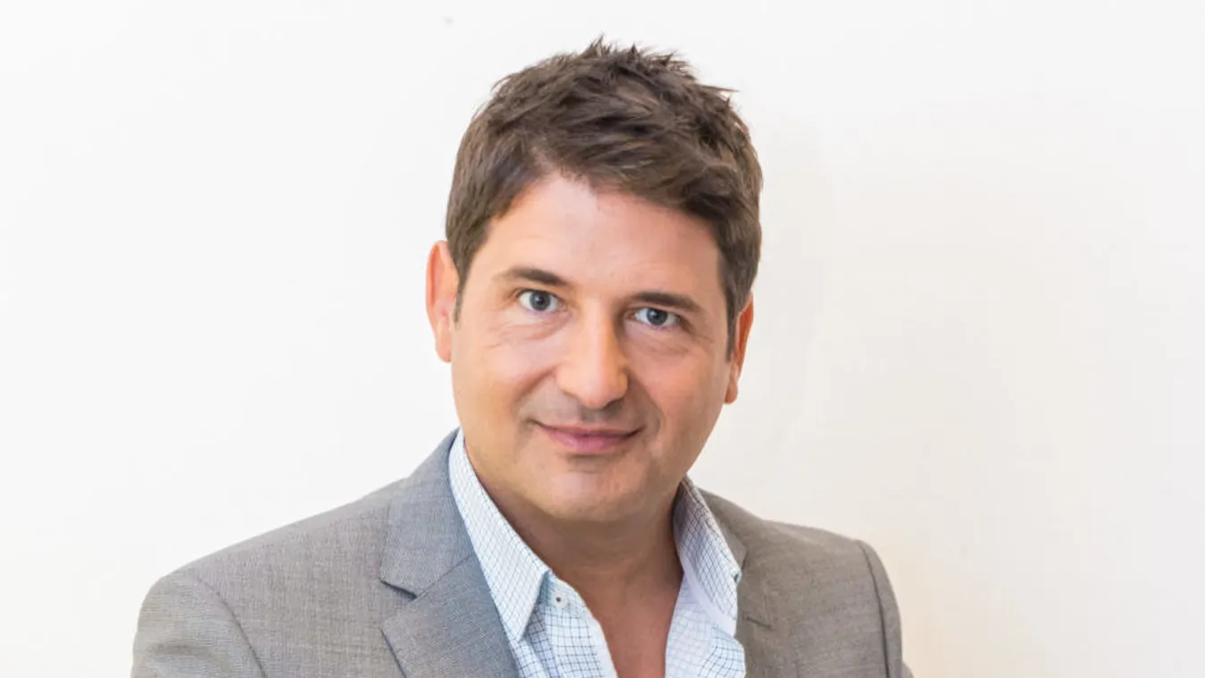 Nem hiszed el, melyik testrészét plasztikázták Hajdú Péternek!