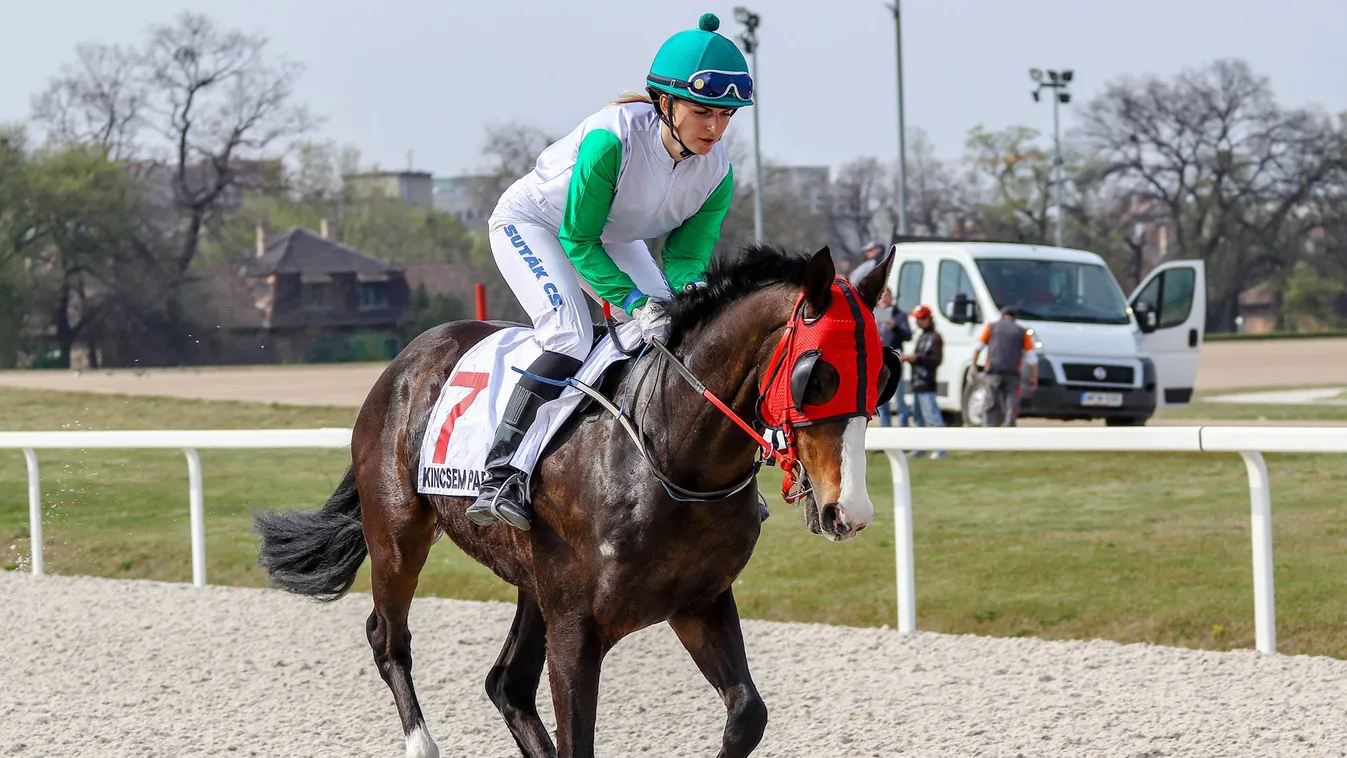 Szinte verhetetlen a magyar zsokélány! Ma újra nyeregbe száll – Videó