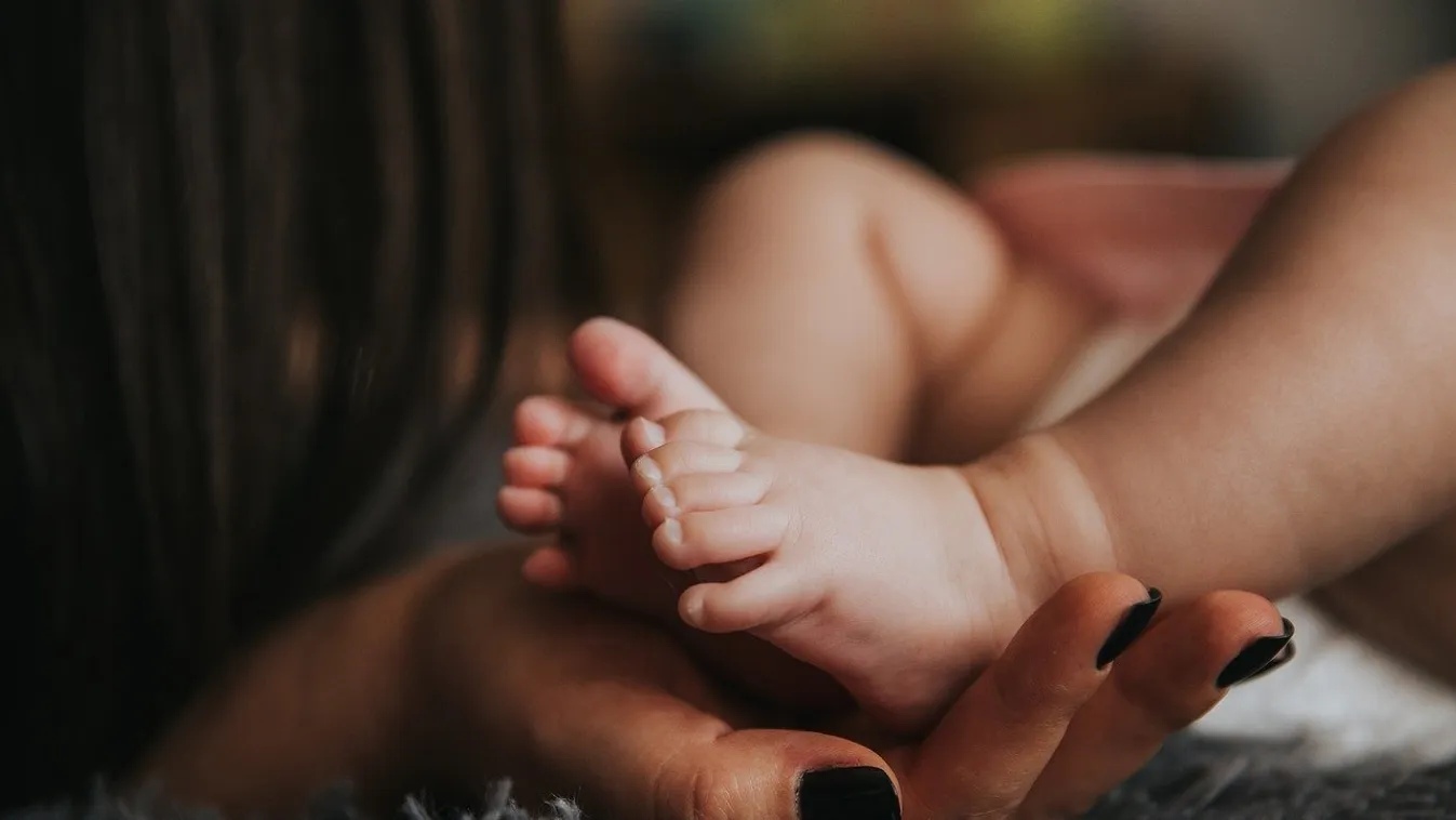 Ez minden szülő rémálma: Borzalmas, mit tett az 5 hónapos kisbabával a szívtelen bébiszitter