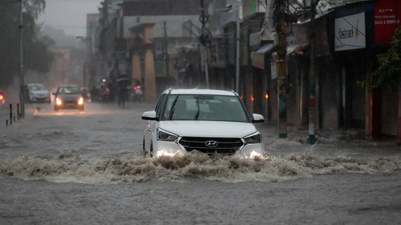 Sokkoló hír érkezett: legalább 36-an meghaltak a pusztító monszunesők miatt
