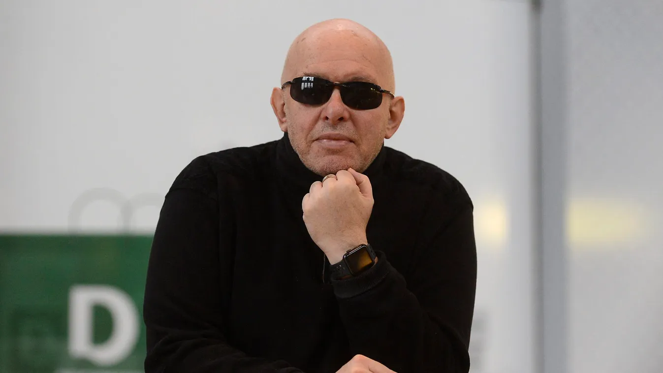 Agyérgörcs a koncert előtt: kórházba szállították a magyar énekest