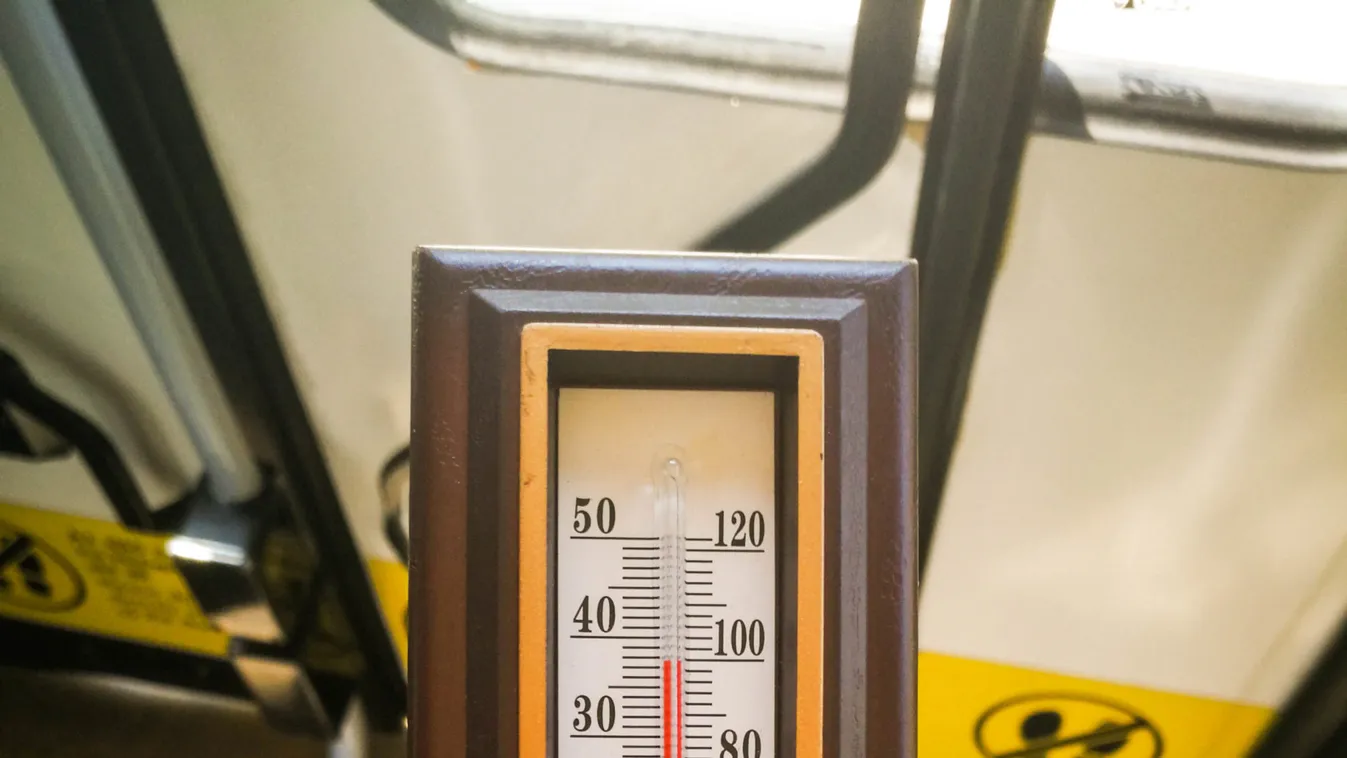 Megsülnek az utasok a klíma nélküli villamosokon, Karácsony Gergely mégsem tesz semmit