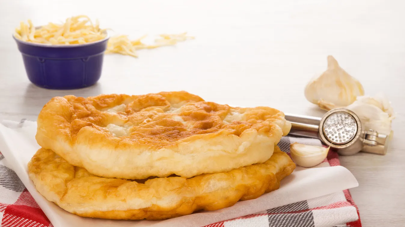 Így készül otthon az igazi, de olcsó strandlángos