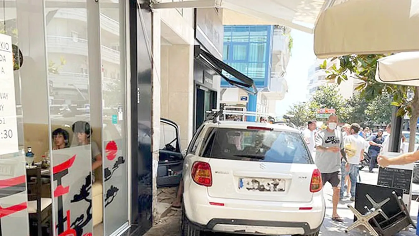 Tömegbe hajtott egy autó a népszerű spanyol nyaralóvárosban, rengeteg a sérült