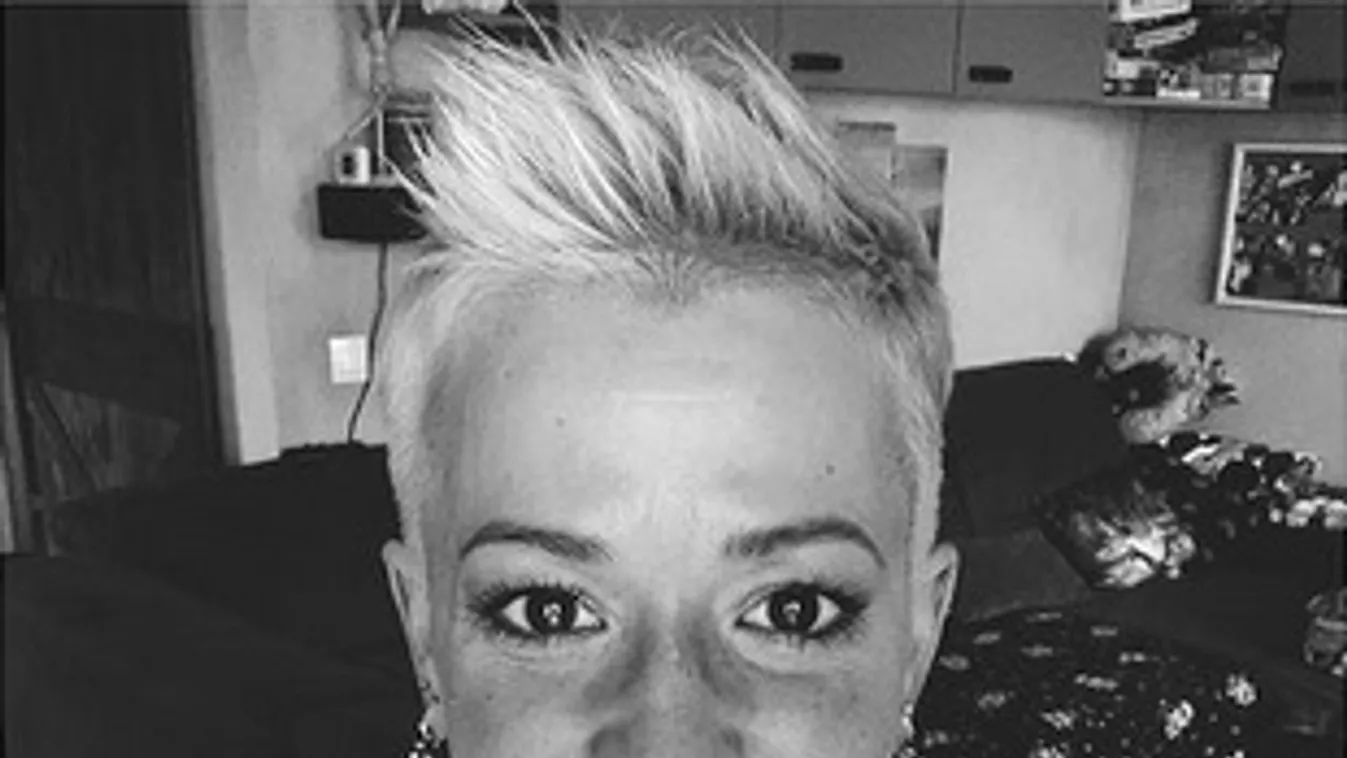 Elképesztő videó: Szinte kopaszra borotválták a magyar sztáranyukát