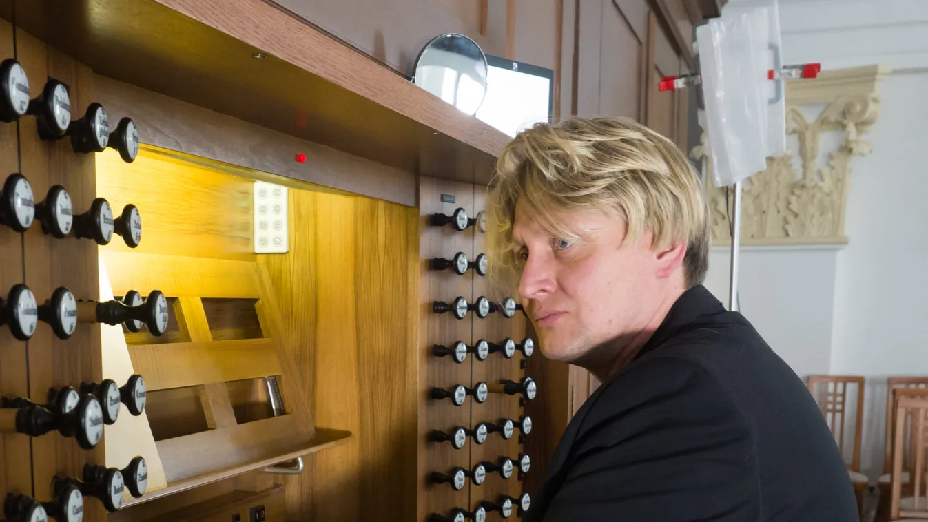 Fantasztikus hírt jelentett be a világhírű magyar zenész