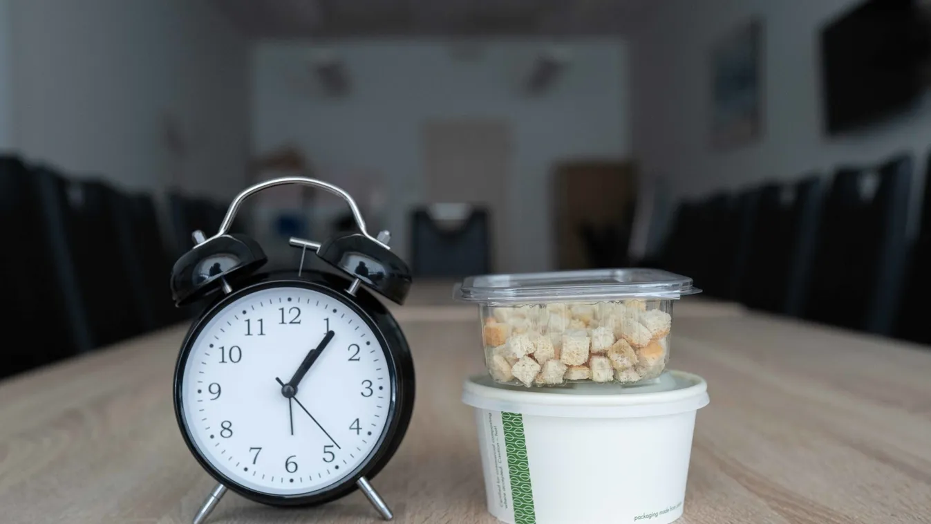 Itt a nagy házhozszállítós teszt: vajon miben kapjuk a kaját, ha nem lehet már műanyagot használni?