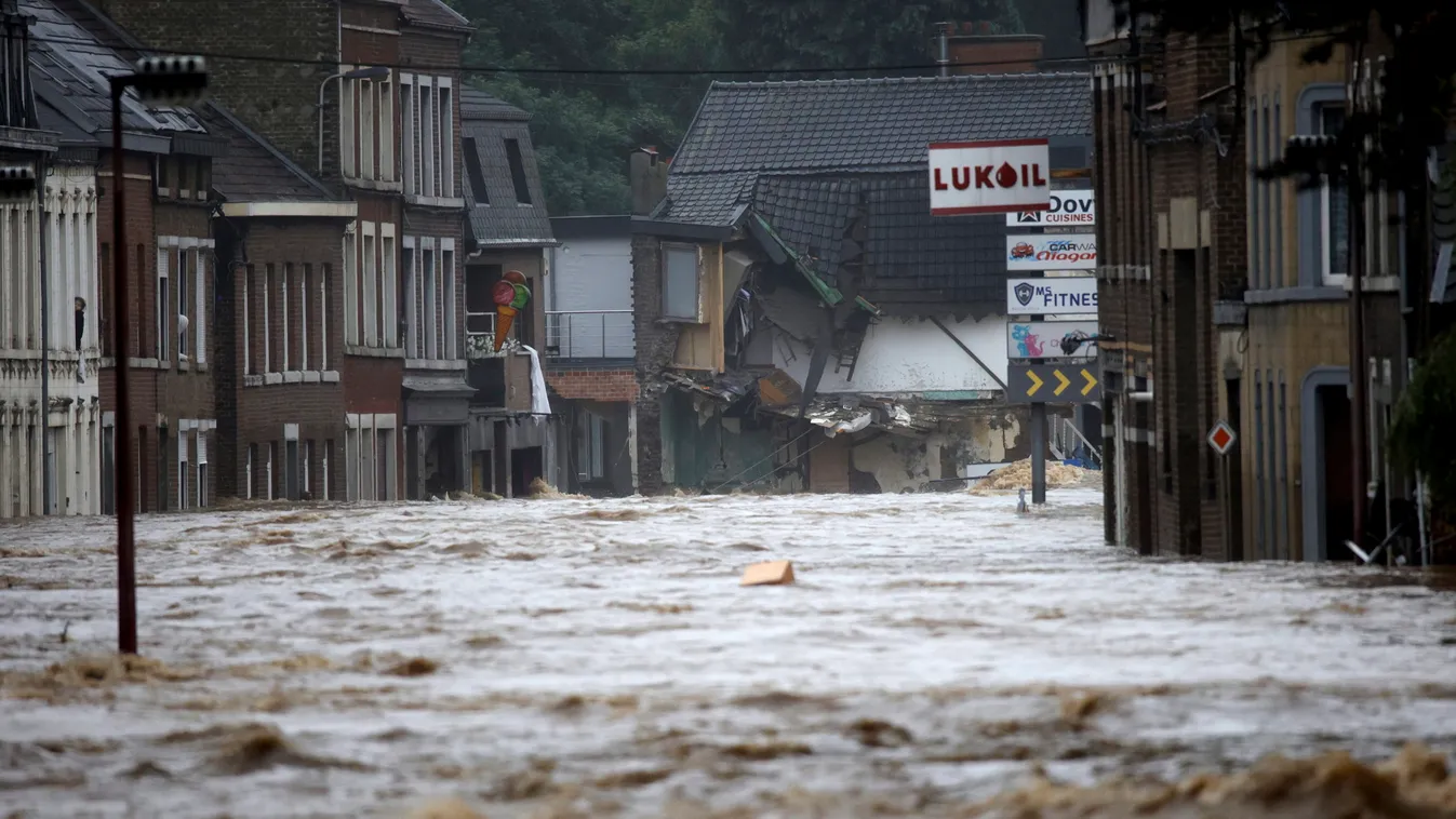 Bevetették a katonaságot: 1300 ember tűnt el az esőzés miatti áradásokban, sok a halott