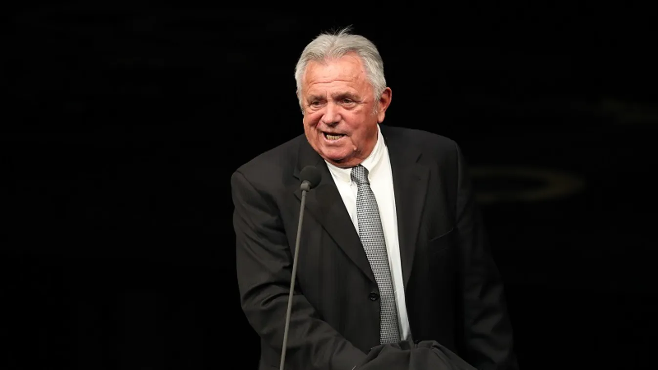 Meglepetésbuli, dalt írt az Irigy Hónaljmirigy a szülinapos Mészöly Kálmánnak