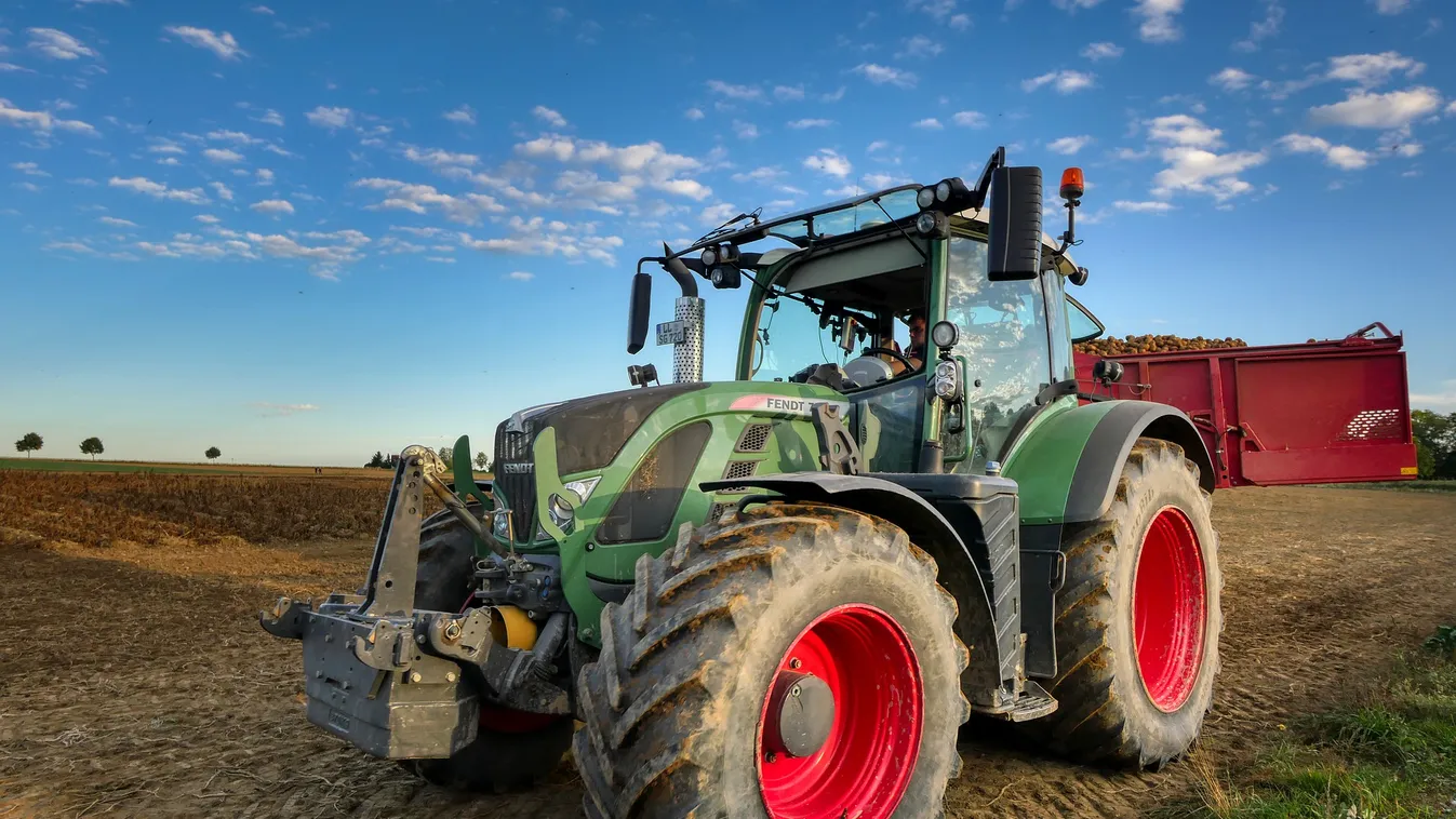 Borzalom! Felborult a traktorral az édesapa, két kislánya végignézte a halálát