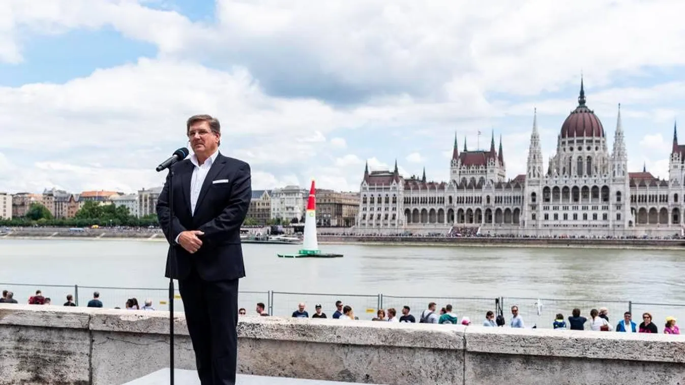 Baki a színpadon: Így biztosítja be magát a fellépések előtt Kautzky Armand