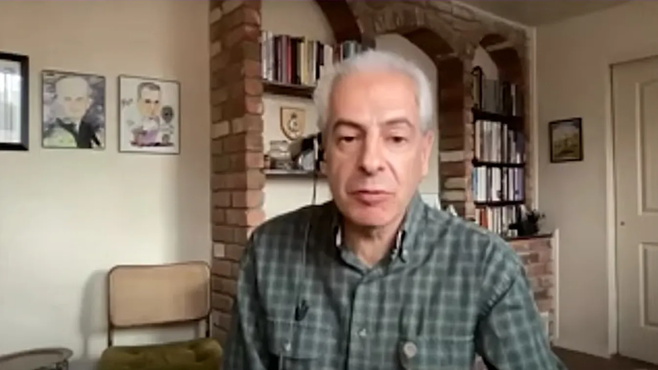 Figyelmeztet az ufó-szakértő: szétroppanthatják a Földünket, mint egy diót