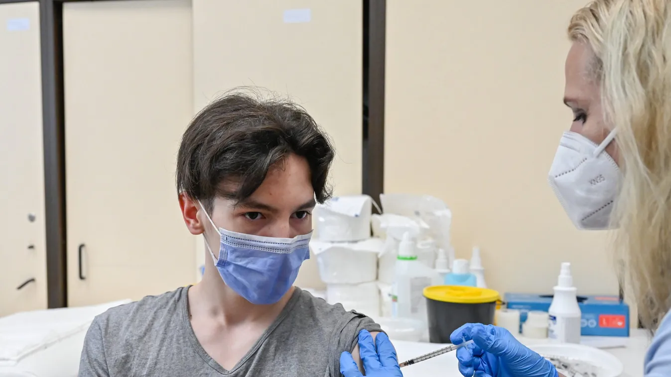 Bense doktor elárulta, mikor adná be szemrebbenés nélkül a 3. oltást