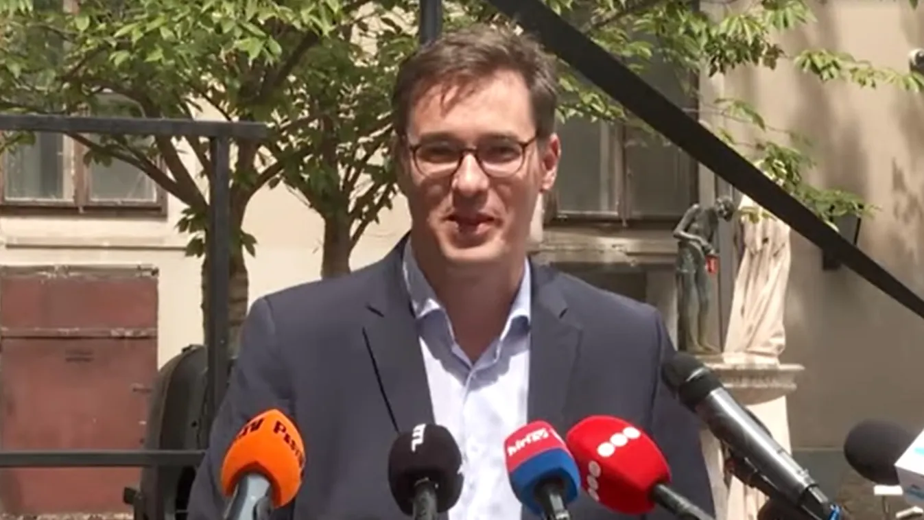 Karácsony szerint örüljenek a budapestiek a gigadugóknak - Videó