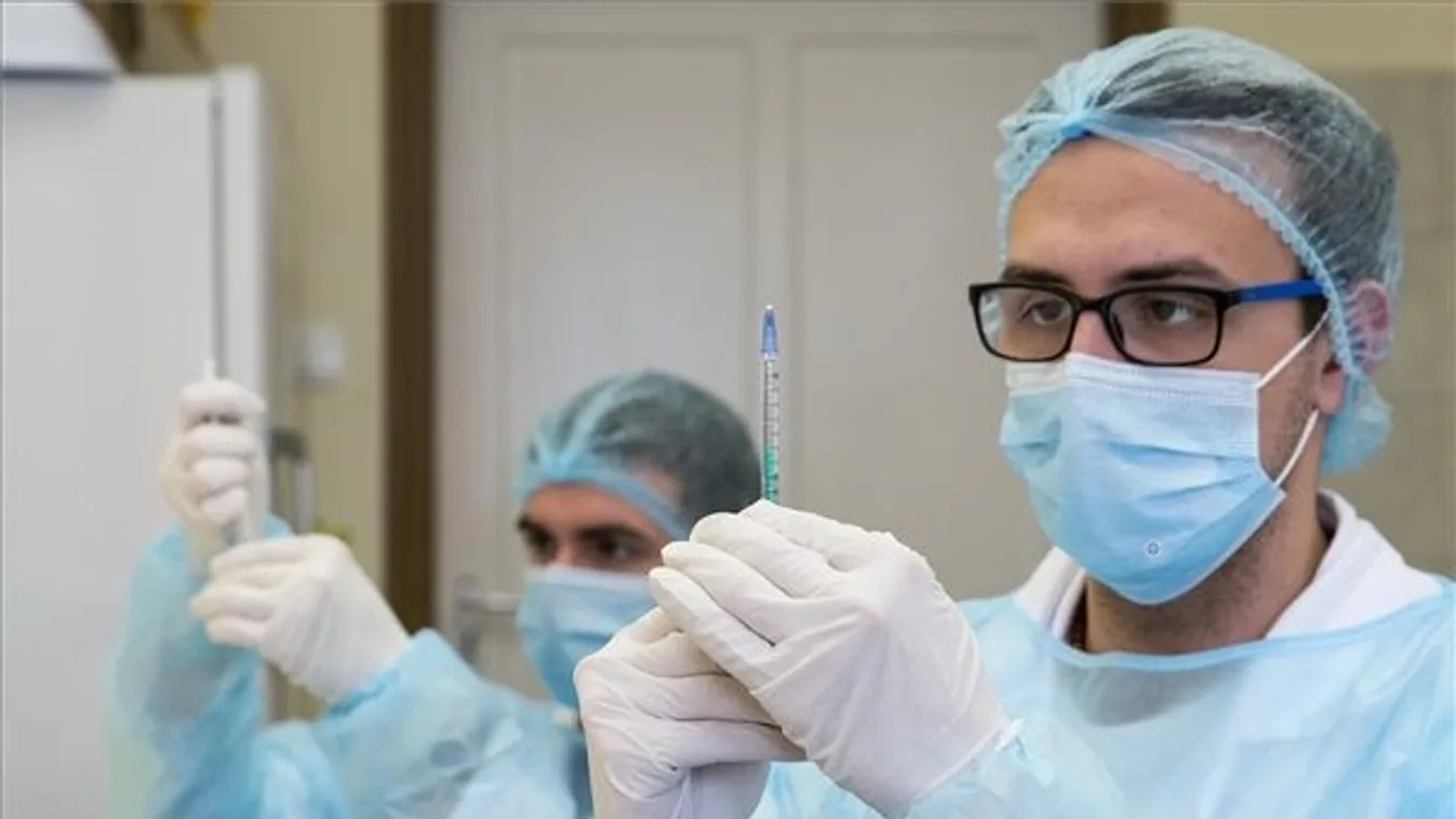 Ezeknek a dolgozóknak írták elő a kötelező koronavírus elleni védőoltást Lettországban