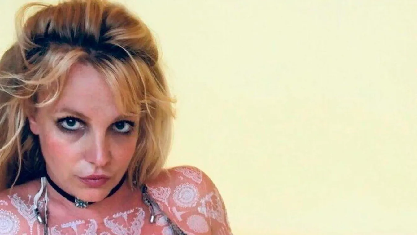 Egyre biztosabb, hogy Britney megbolondult: Ezt tette meztelen mellével - Fotó