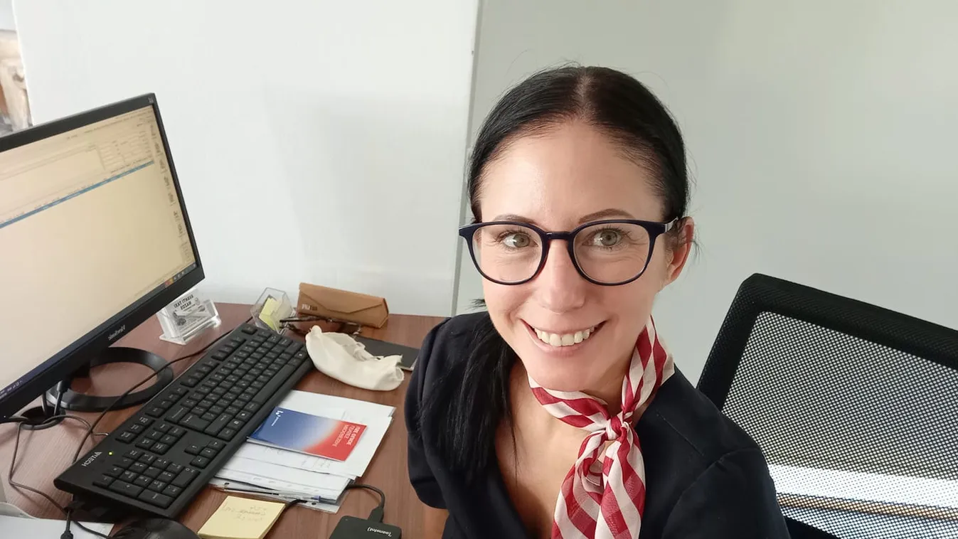 Életközépi váltás: Szobalánynak állt a multicég vezetője