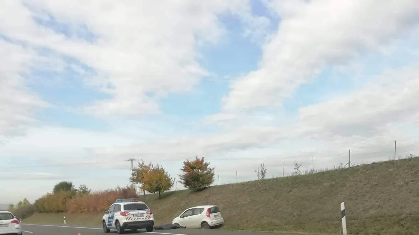 Óriási a káosz az M1-esen, öt autó ütközött Győrnél