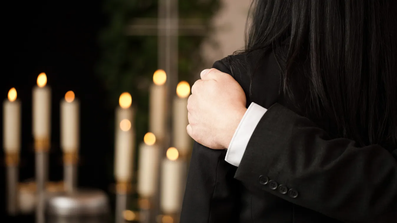 „Fentről segíteni fog bennünket” – megrendítő sorokkal búcsúzik a félárván maradt 3 gyermek édesanyja szerelmétől