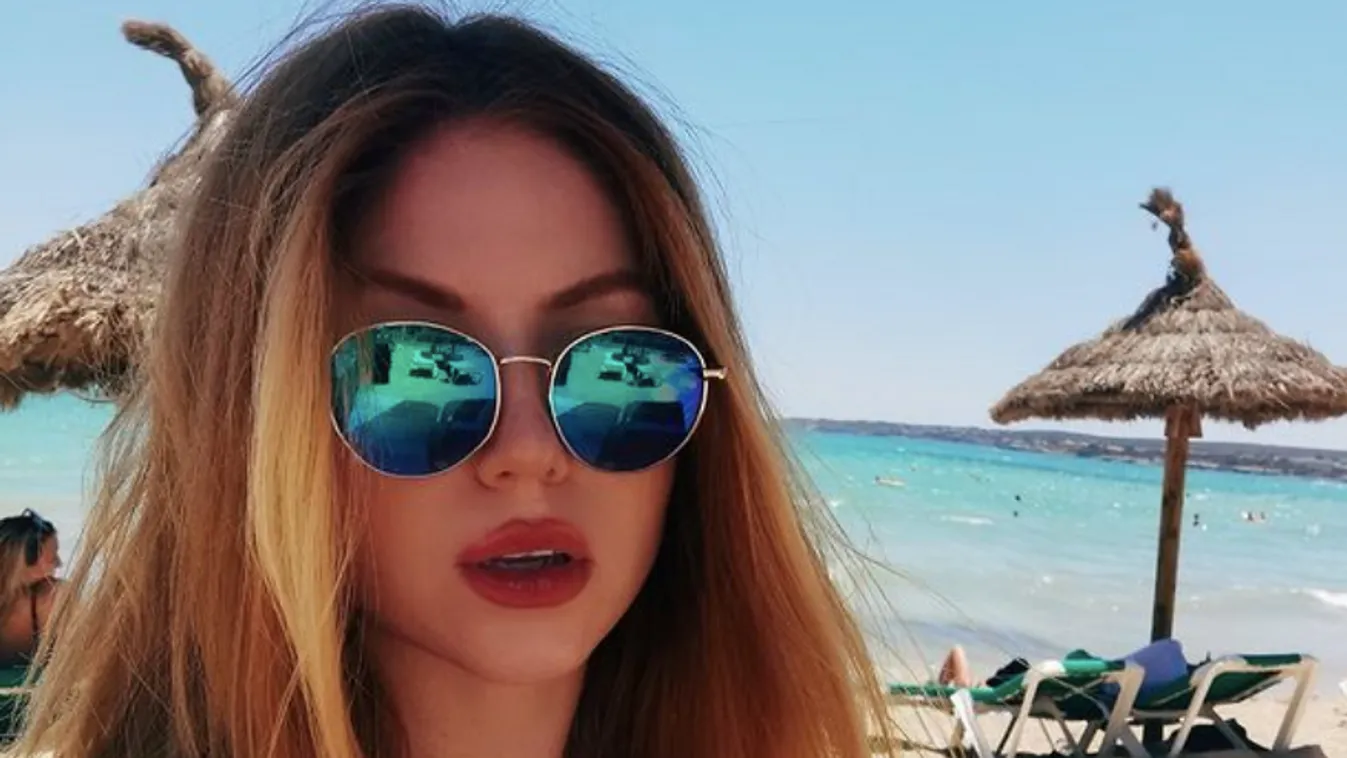 Ez a zebraminta nemcsak Győzikének tetszik: Tolvai Reni vadállati bikinibe bújtatta bájait