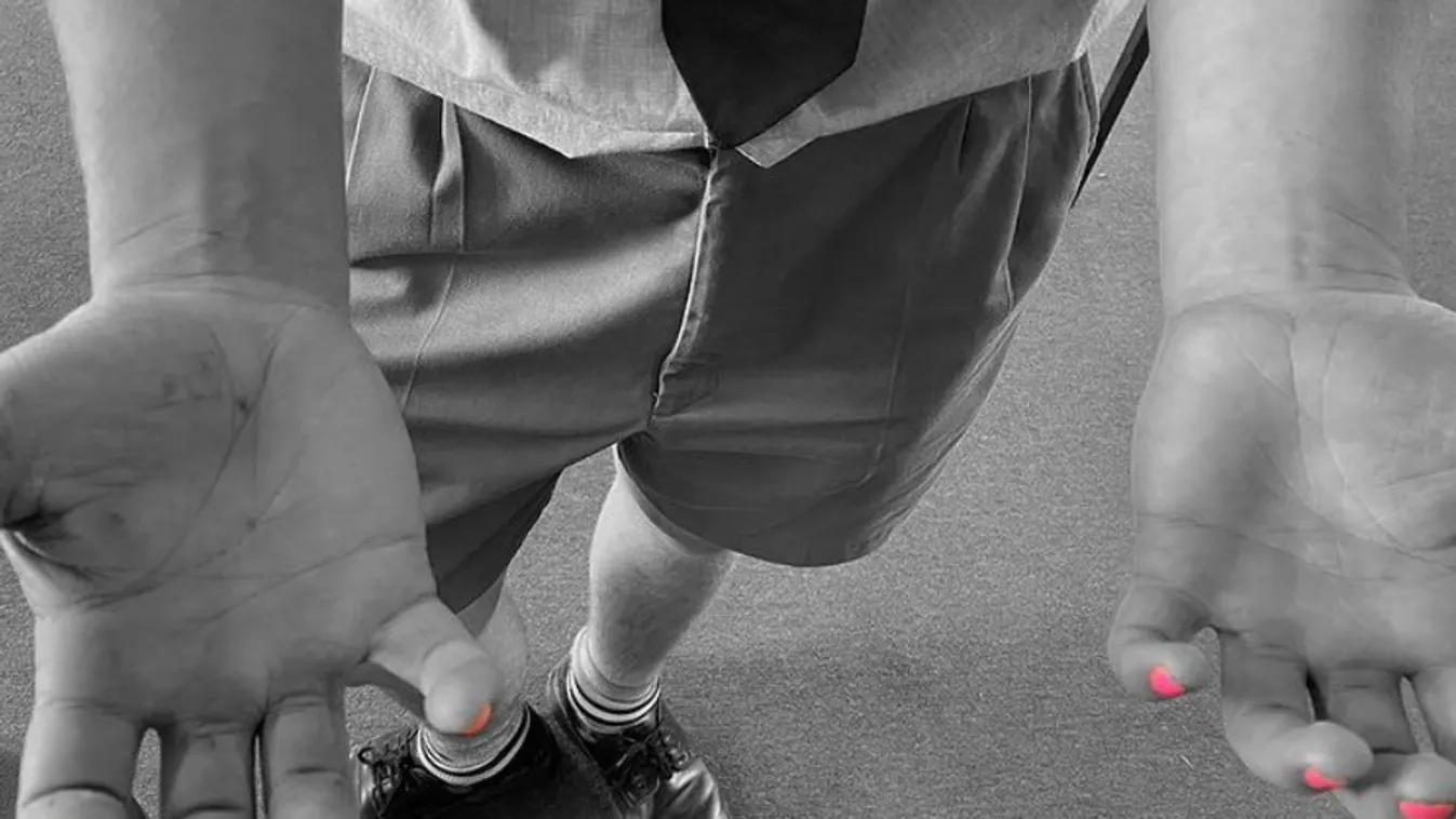 Ausztráliában rózsaszín körömfestéssel szabadítják meg a „férfiasságuktól” az iskolásokat