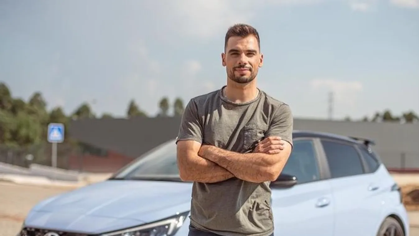 Pardon? Mostohatestvérét vette feleségül a népszerű sztár, most jön a baba