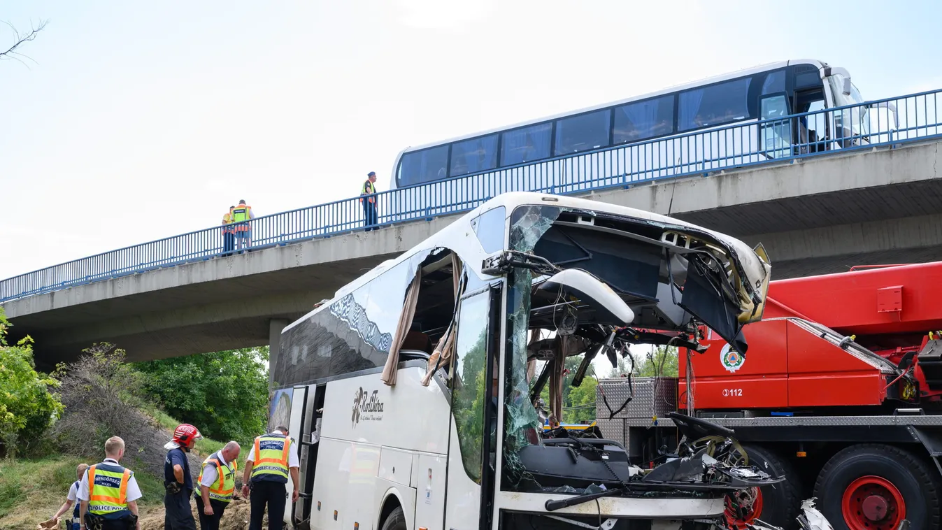 Lehet, hogy mégsem defekt okozta az M7-esen a buszbalesetet