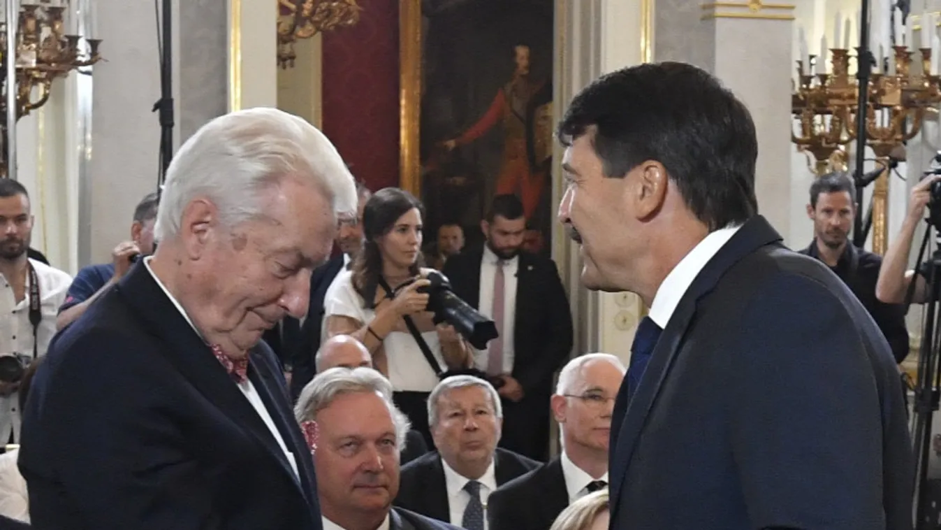 Átadták az állami kitüntetéseket, Orbán Viktor is gratulált