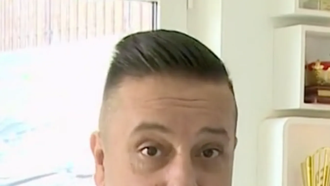 Sorban állnak a vevők L.L. Junior luxusházánál