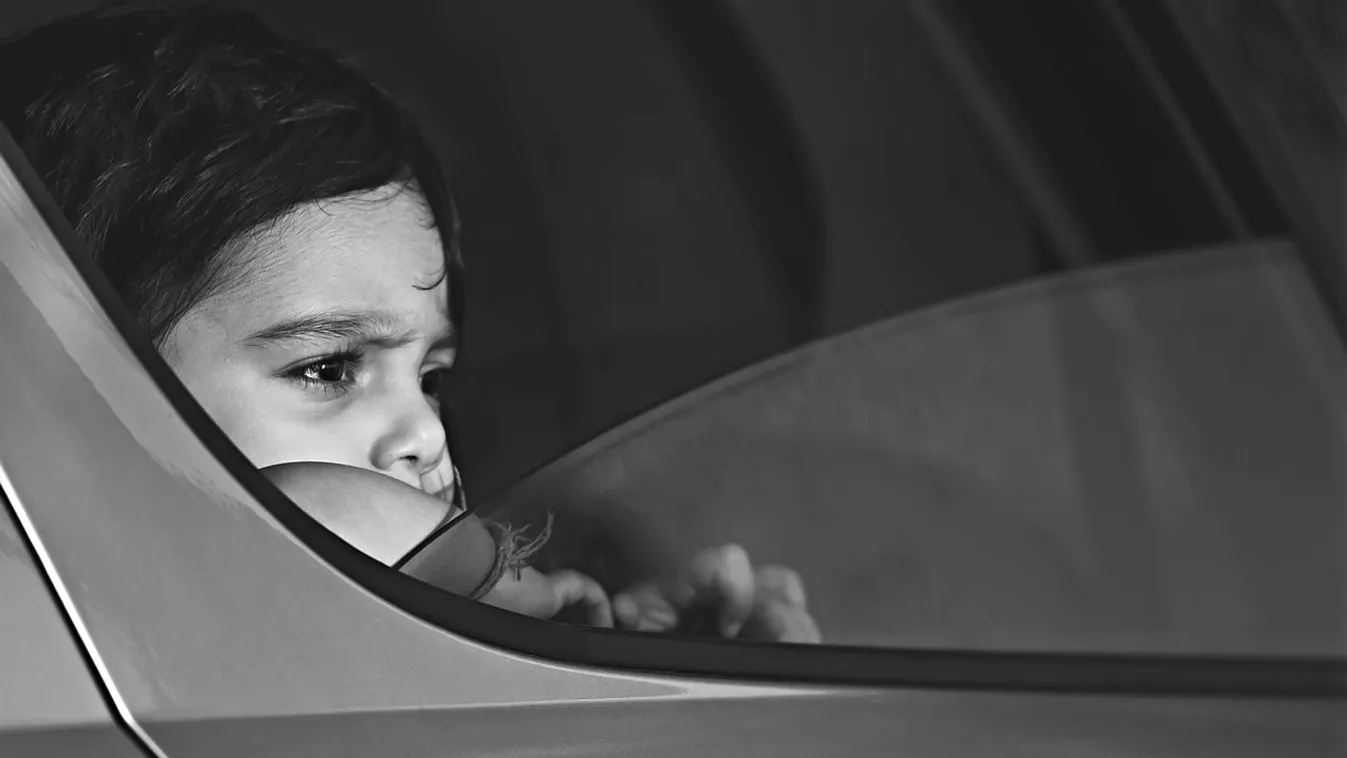 Szívszaggató: életét vesztette egy 3 éves kisfiú a forró kocsiban