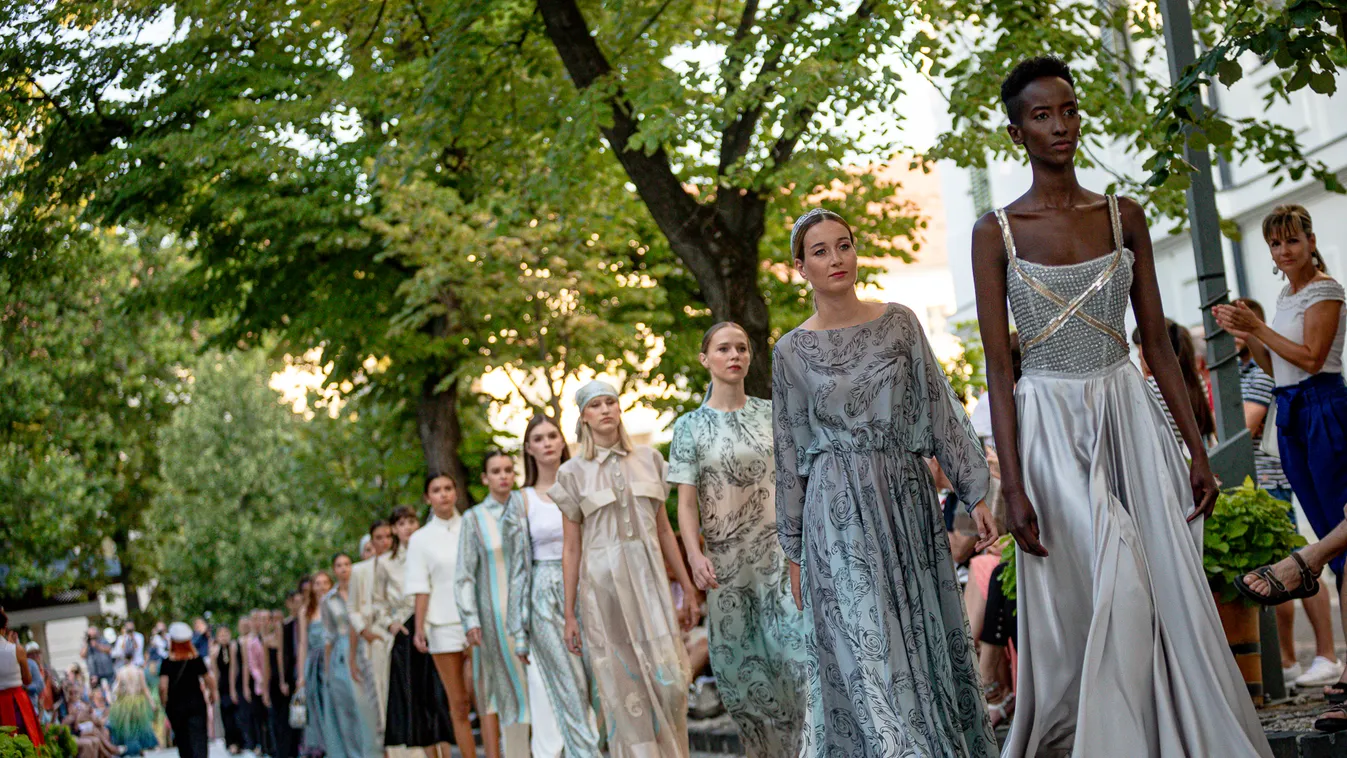 Káprázatos divatshow-t mutatott be Zoób Kati Balatonfüreden