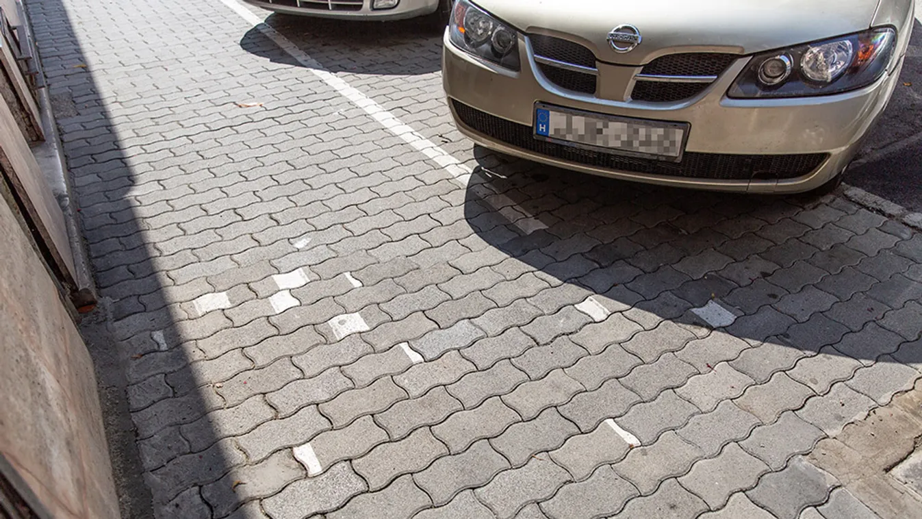 Így rakták vissza a festett térköveket - most sírjon vagy nevessen az ember?