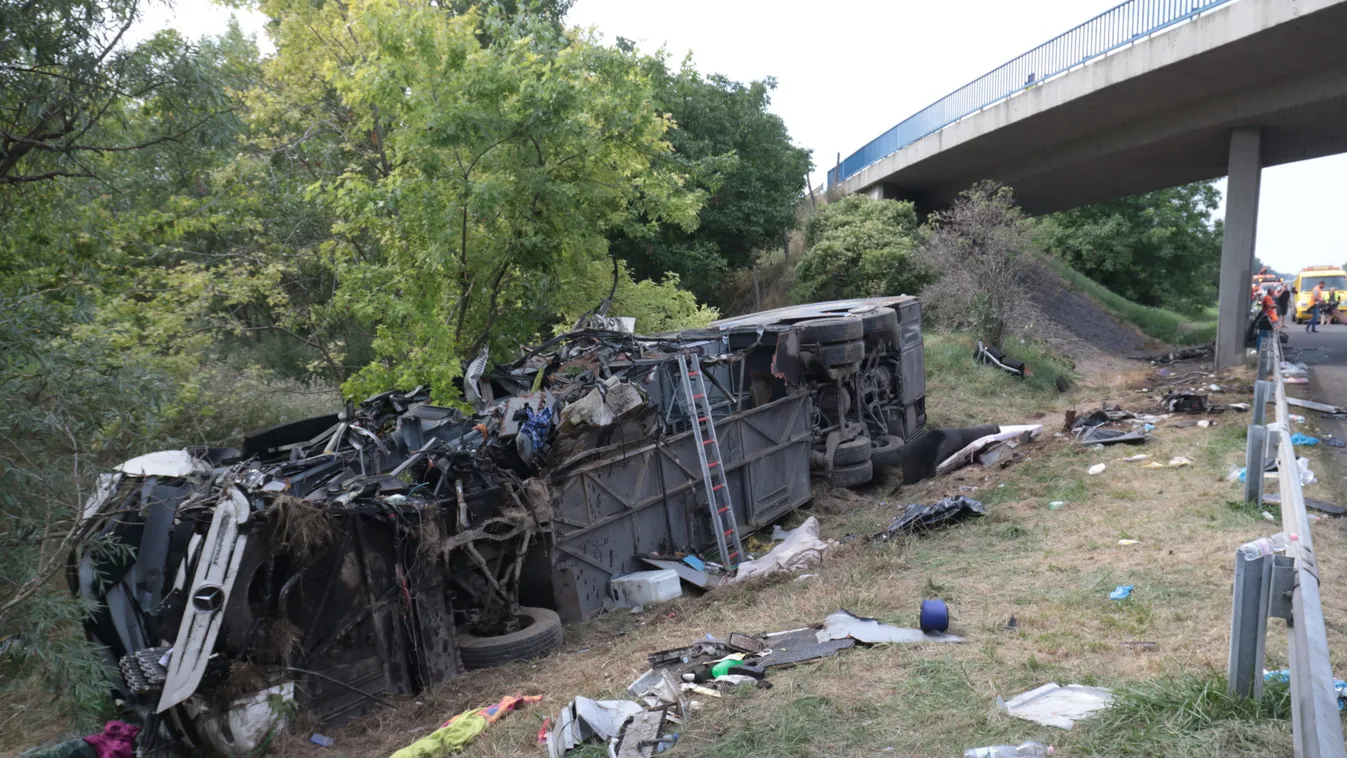 Ezért foglalt Ilona az utolsó pillanatban helyet az M7-esen felborult buszra