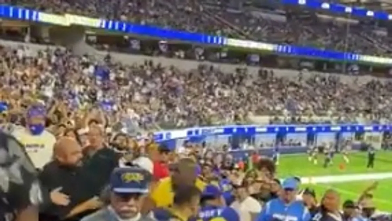 Visszatértek a nézők, tömegverekedés a lelátón