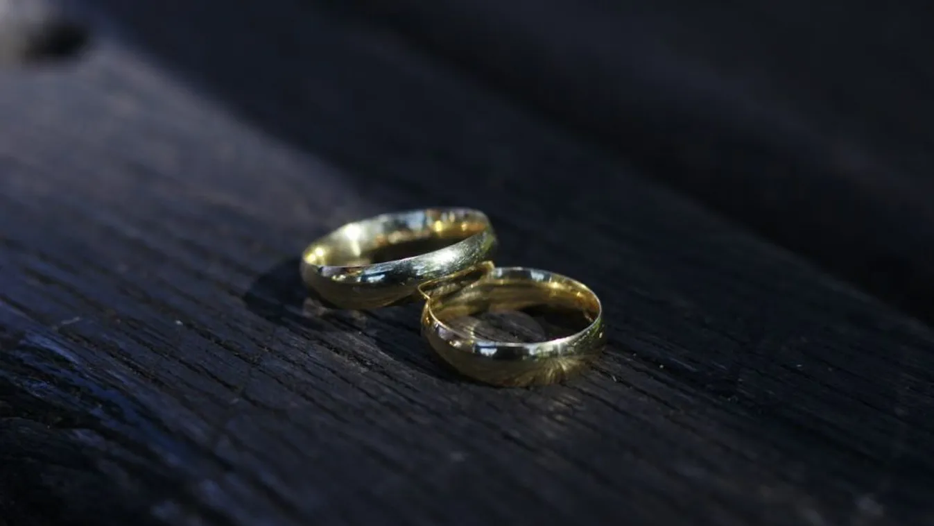 Áll a bál: 13 éves kislányt kényszerítettek házasságba