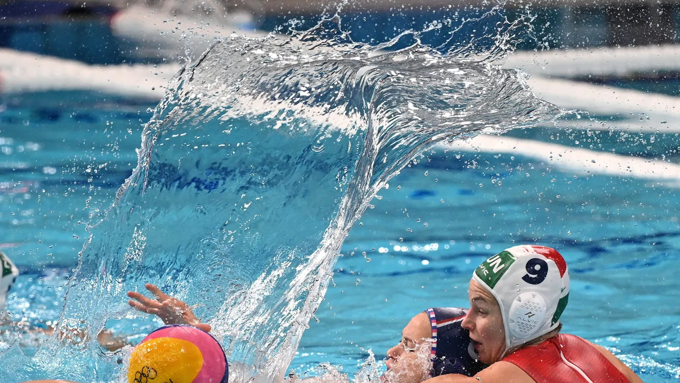 Történelmet írtak a lányok, ilyen még nem volt az uszodában