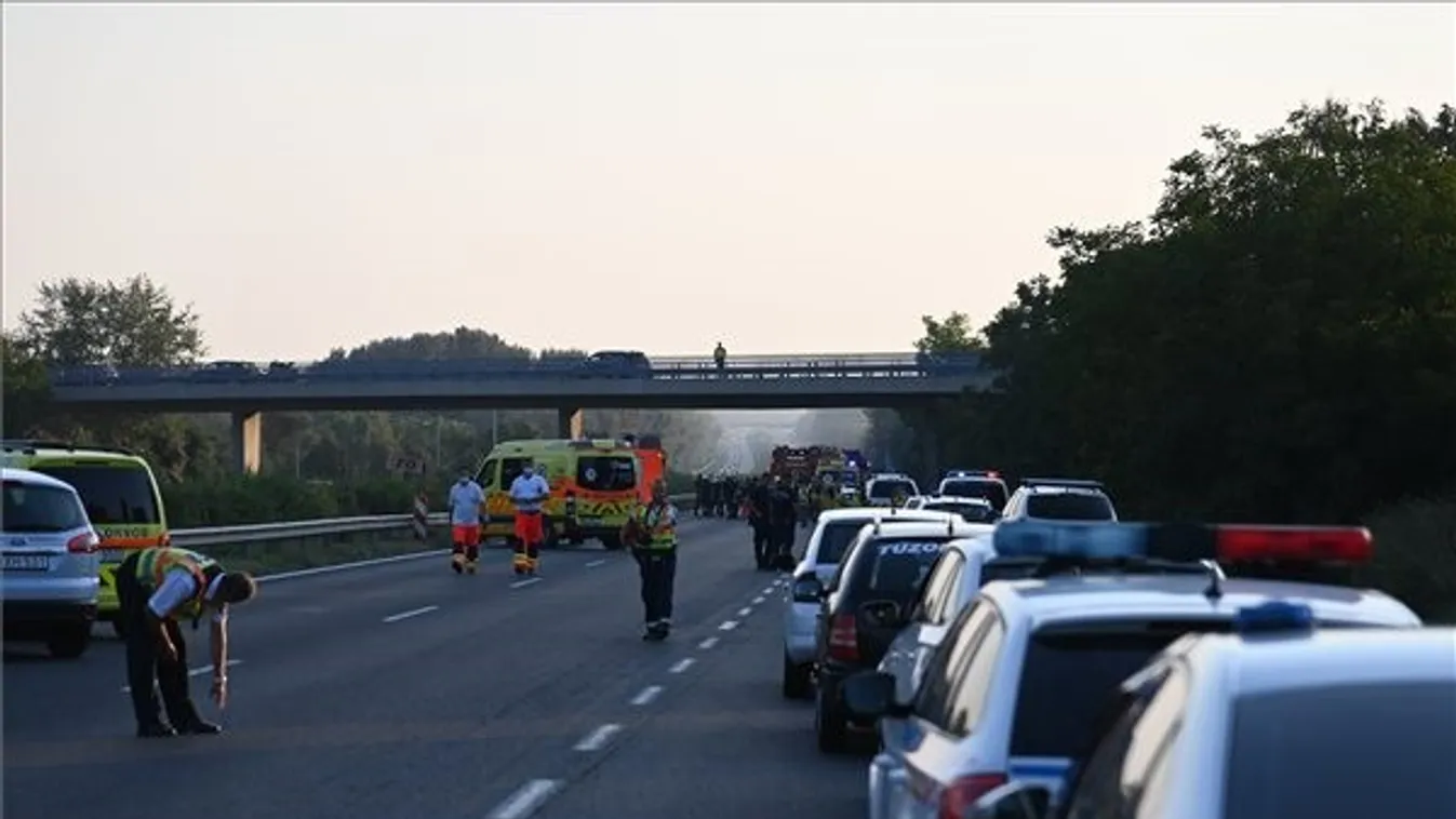 Busztragédia az M7-esen – Mentőszolgálat: nyolcan meghaltak, nyolcan sérültek meg súlyosan, negyvenen könnyebben