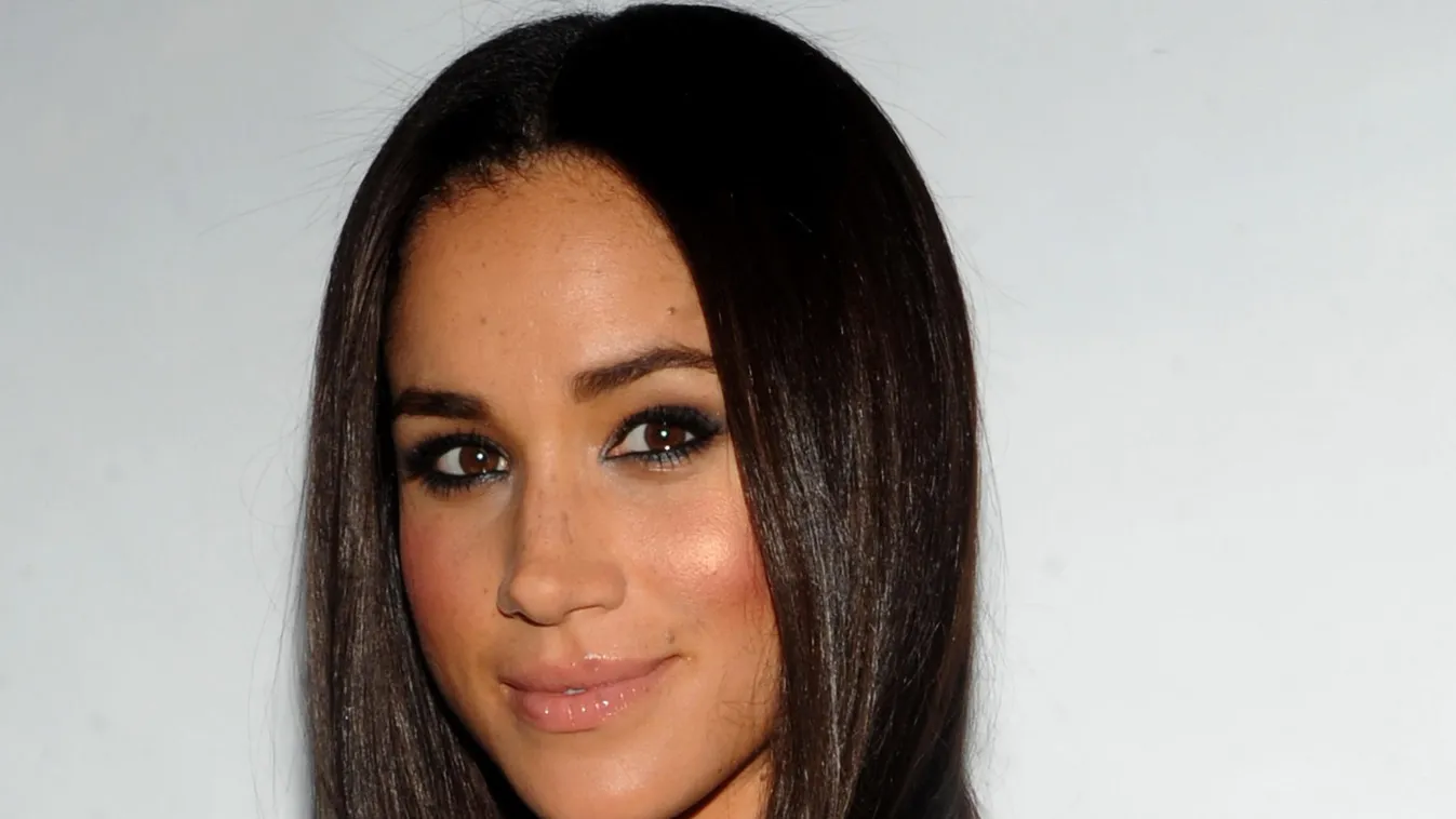 Elképesztően erotikus fotó került elő Meghan Markle-ről, ezt a férfit csókolja - Fotó