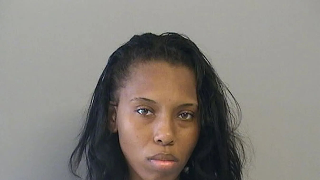 Milyen anya az ilyen? Hároméves kisfia szeme láttára forgatott házipornót