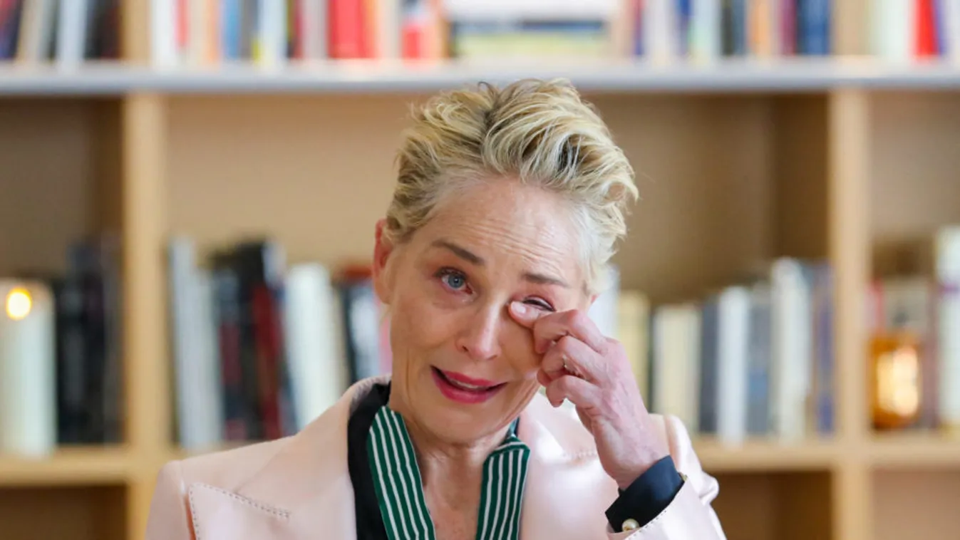 Még egy év sem adatott meg neki: Kis keresztfiát gyászolja Sharon Stone