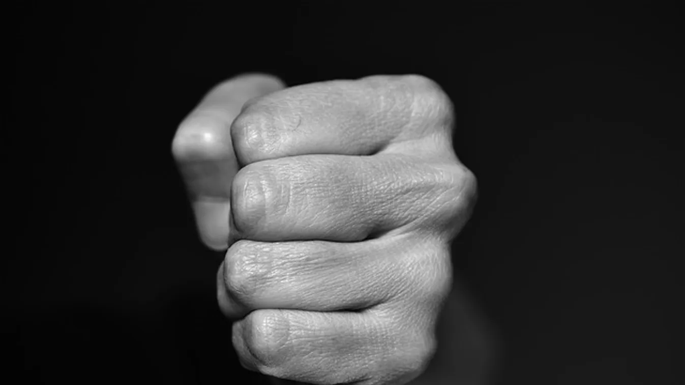 Hajmeresztő, mit művelt a villamoson a perverz szegedi szatír, gyomorforgató részletek