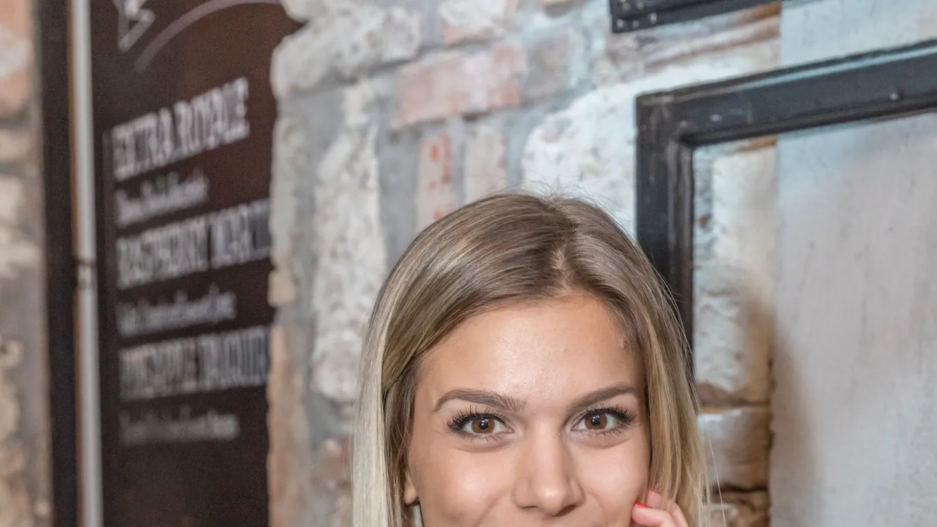 "Ez a nap egy igazi csoda volt" - tündökölt a menyasszonyi ruhában Weisz Fanni