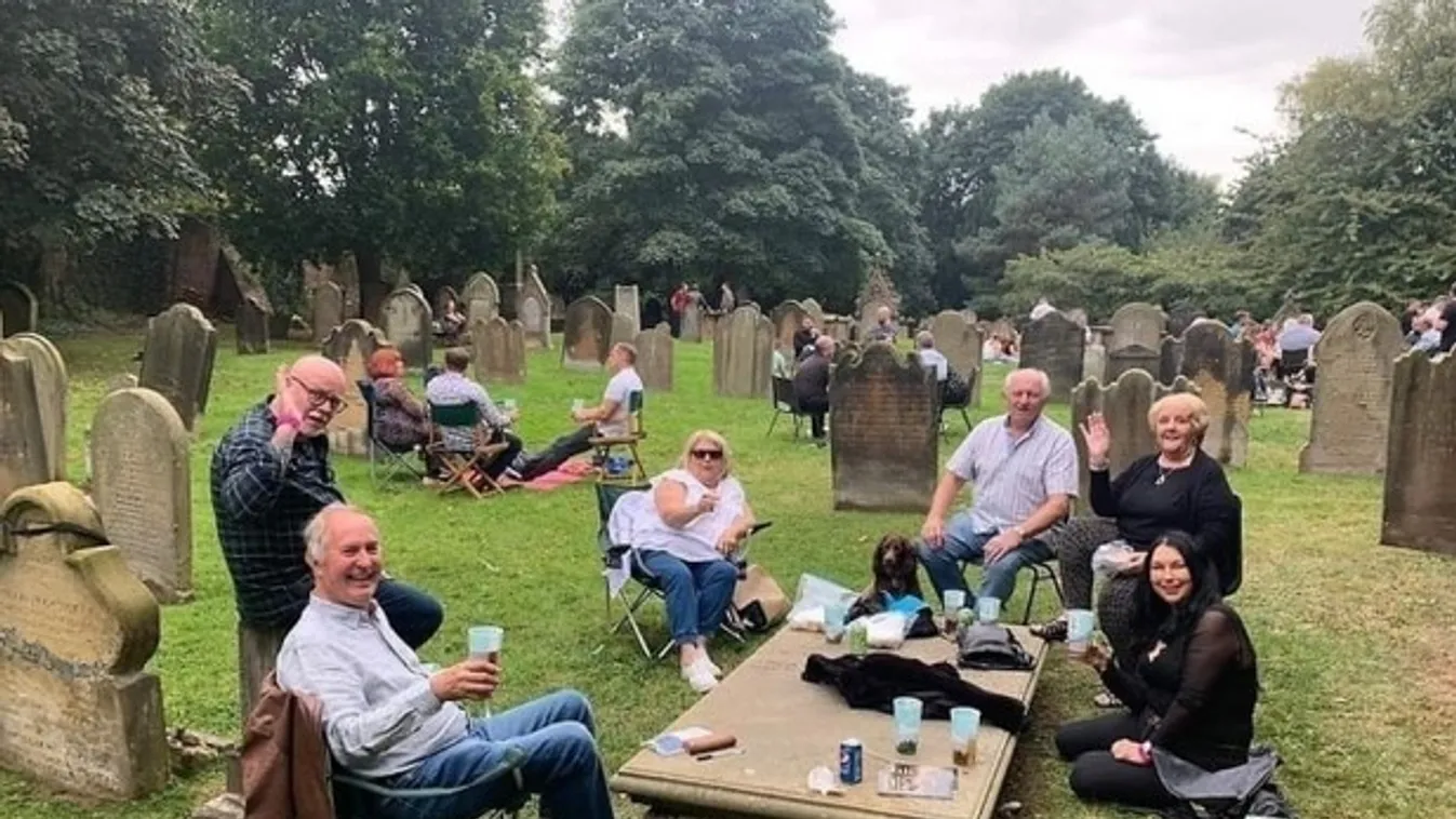 Haláli piknik: Sörfesztivált tartottak a temetőben, kitört a botrány - Fotó