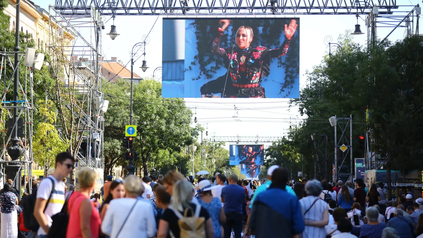 Eljött a nagy nap: Tóth Gabi fellépett Ferenc pápa szentmiséje előtt - fotók
