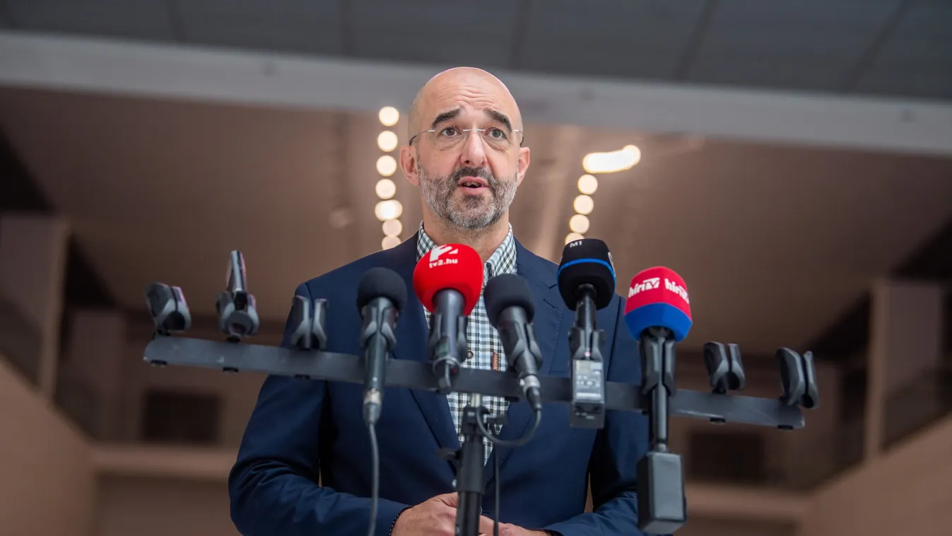 Kovács Zoltán: a kormány elutasítja a migránsok betelepítését