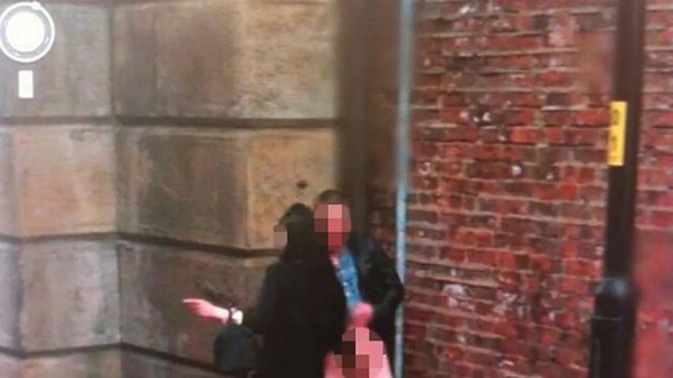 A Google buktatta le a fickót, aki a nyílt utcán élvezett el egy nő kezétől - Fotó