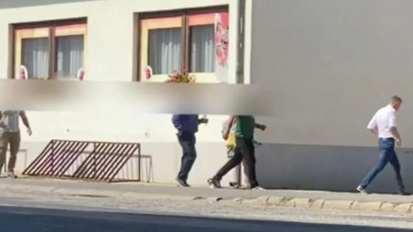 Itt a bizonyíték: Jakab Péter hazudott arról, hogy nincsenek testőrei - videó