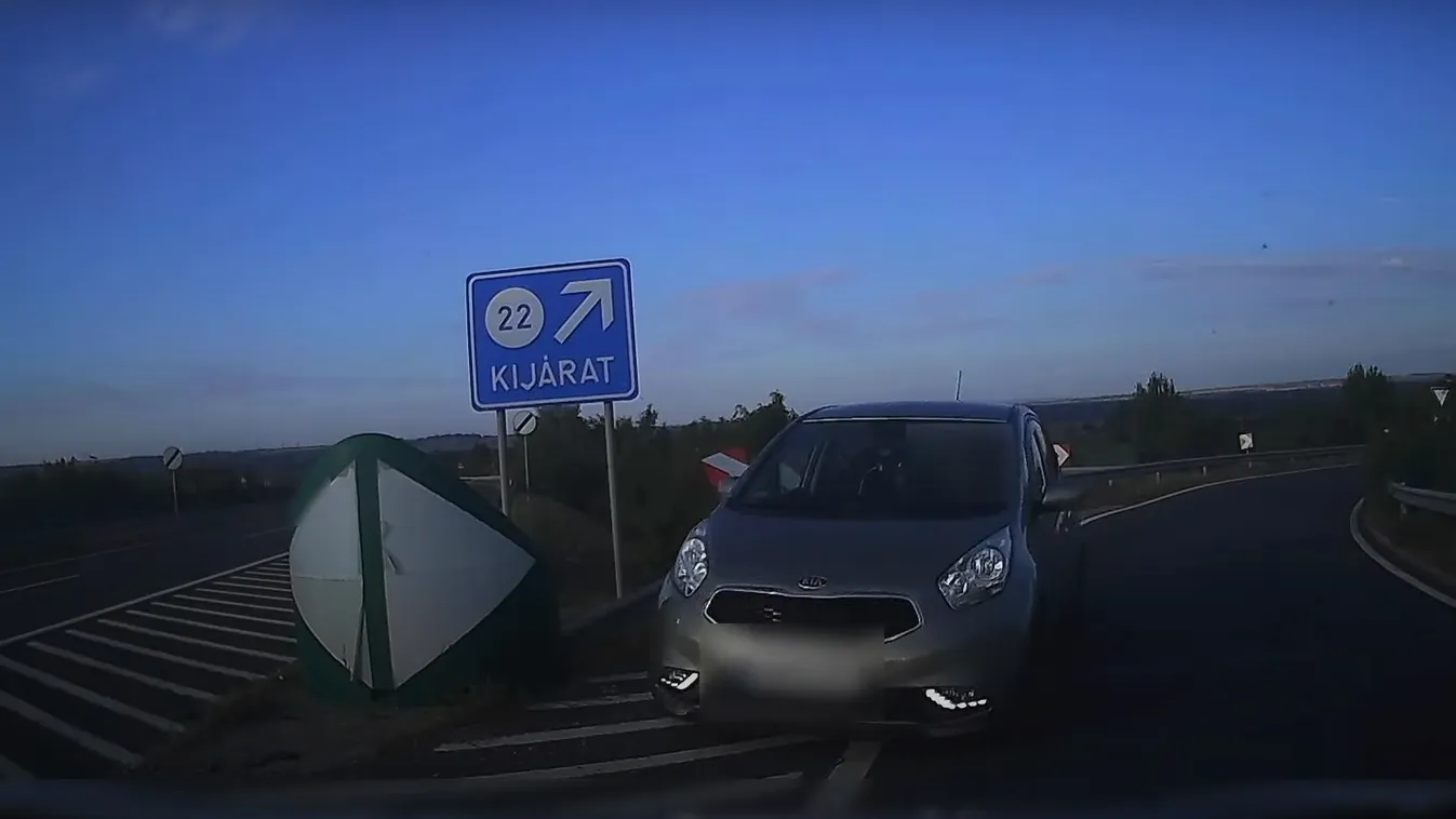 Forgalommal szembe hajtott fel egy nő az autópályára, gyerek is volt a kocsiban
