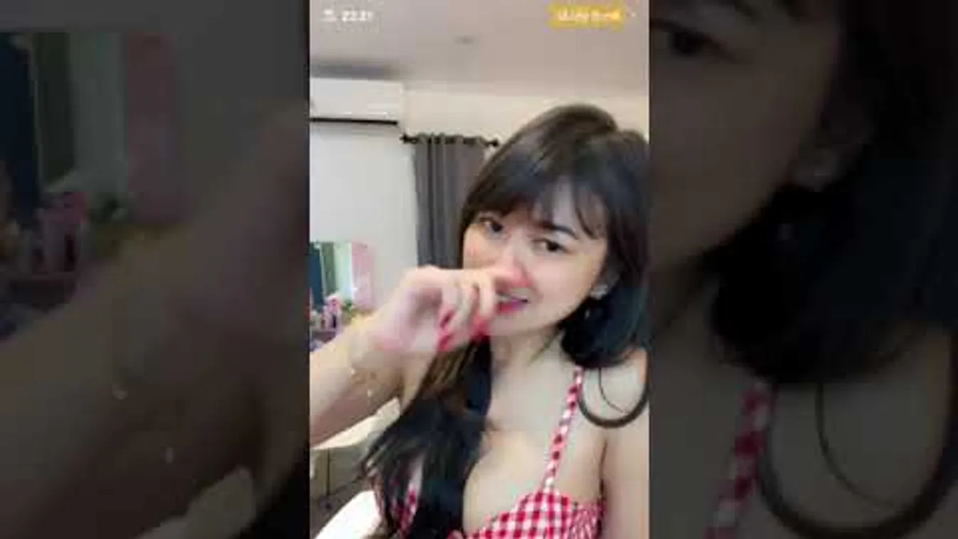 Élő adásban végzett önkielégítést az egzotikus influenszerlány, letartóztatták